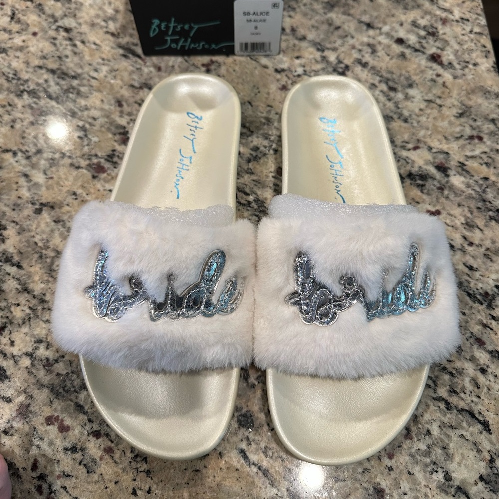 Betsey Johnson Alice Pool Slide Bride Slippers, size 8